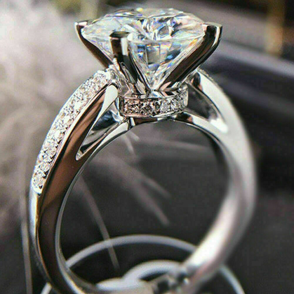 Korean version of light luxury fashion four claw flower bud simulation diamond ring engagement and proposal ring